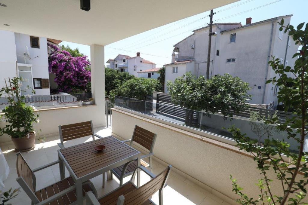 Smil'E Apartments Vodice Buitenkant foto