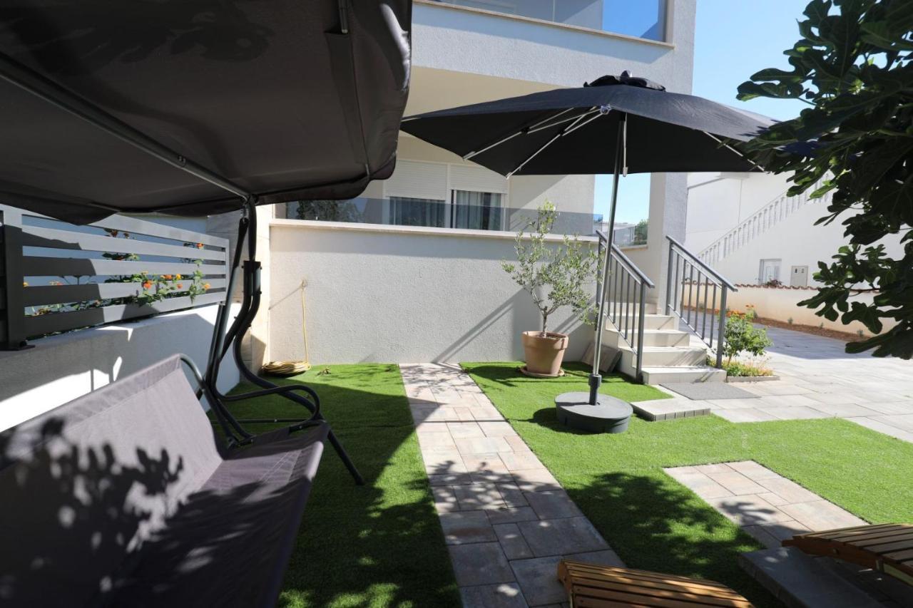 Smil'E Apartments Vodice Buitenkant foto